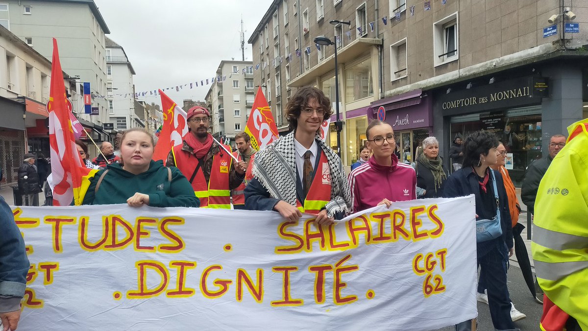 cgtsela62's tweet photo. 📢 CONTRE LE GOUVERNEMENT BOURGEOIS ET SES MESURE D'AUSTÉRITÉ, NOUS ÉTIONS PRÉSENTS DANS LA RUE !

🗣️ Pour un travail et des études dignes nous lutterons.

💥 Contre la précarité, syndicat et solidarité. Syndiquez-vous ! https://t.co/k29xeIXbHT