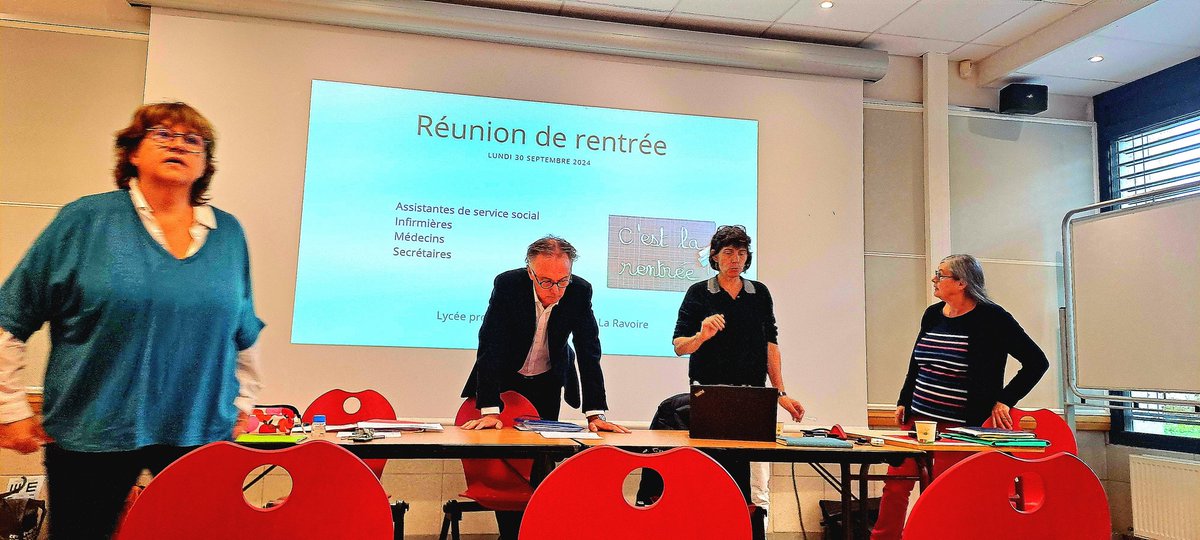 ChrysHart's tweet photo. Je déclare ouverte officiellement l'année scolaire 2024-2025 .
Gardons l'esprit lumineux des jeux pour éclairer notre parcours auprès des jeunes !
#dsden73 #conseillerestechniques @acgrenoble #SMS #santesocial https://t.co/HVfatiBvzp