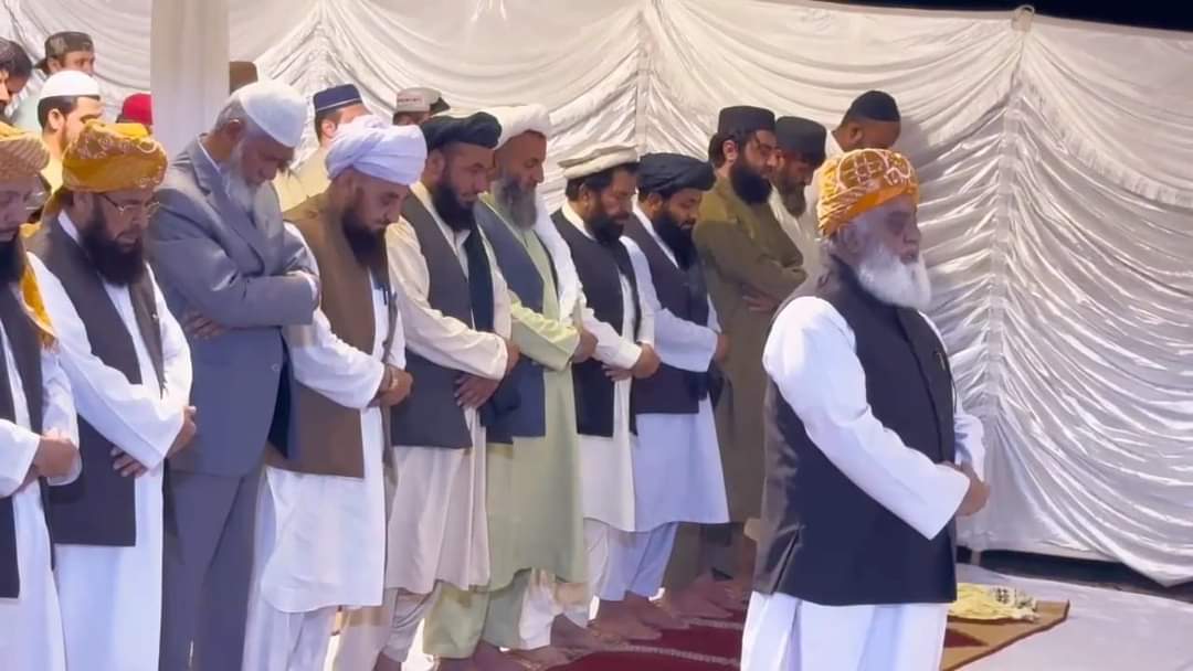 مولانا فضل الرحمان سے ملاقات میری خواہش تھی جو آج پوری ہوئی۔ ڈاکٹرذاکر نائیک

کل کچھ دوست ملنے آئے لیکن میں نے کہا سب سے پہلے مولانا فضل الرحمان سے ملاقات کروں گا۔ ڈاکٹرذاکرنائیک