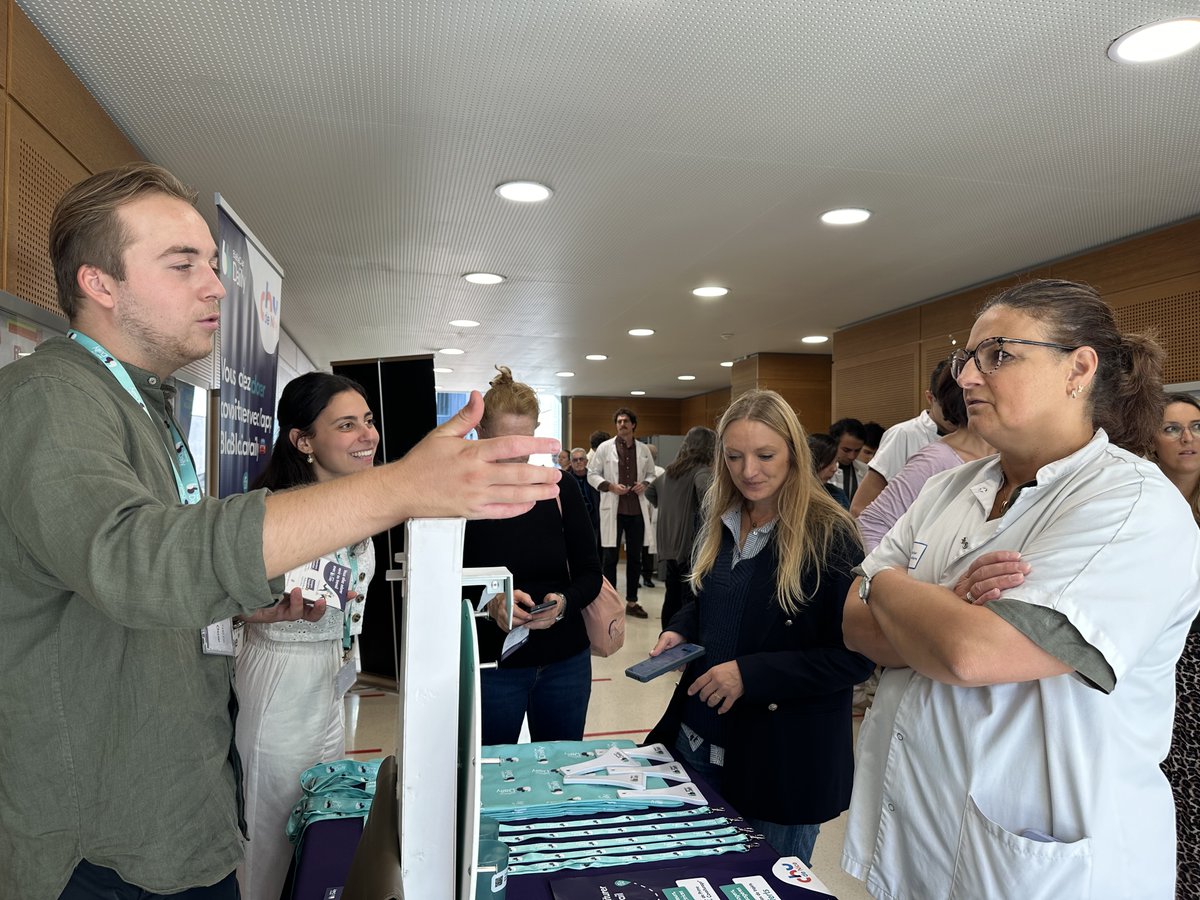 CHUdeNice's tweet image. [mobilité durable]

📷 Retour en images sur le stand #blabla au CHU de Nice

Grâce au nouveau partenariat du CHU avec #BlablaCar #Daily, les agents du CHUN  peuvent rejoindre une communauté de 50 000 #covoitureurs niçois.
@BlaBlaCar 
#RSE