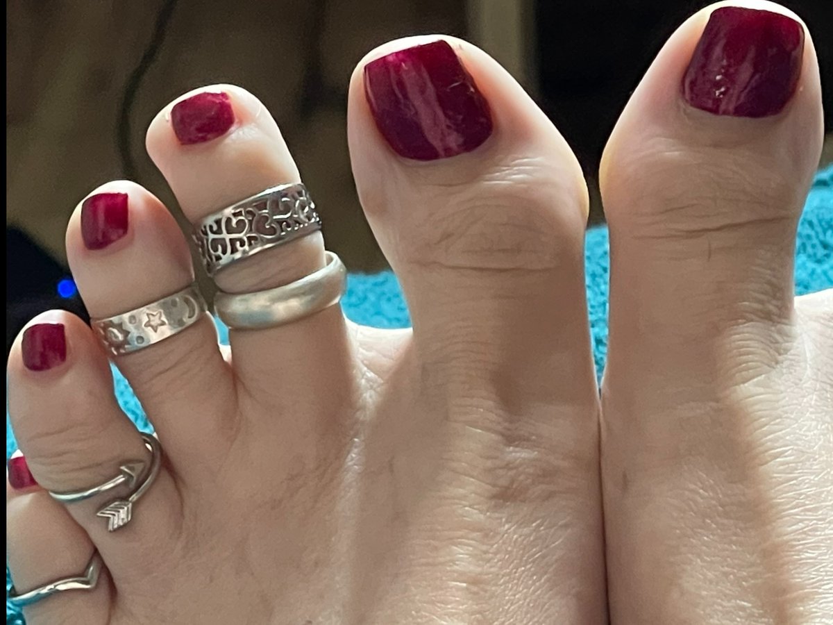 FootFetishNight's tweet photo. Feeling fabulous after a fresh pedicure! 💅✨ Nothing like pampered toes to put a pep in my step!🚶‍♀️💖 Find #FootPics @ https://t.co/nVtjup93ma #SelfCare #PamperedFeet #FeelingFabulous #FootPictures #FootNation #FootFetishGirl #FootFetishBabe #FootPics #FeetPicBuyers #BigFeet https://t.co/zVca2cqW0d