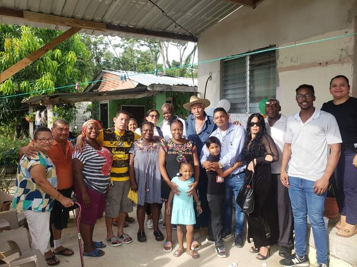 Siempre hay noticias positivas ,entrega de la 4ta vivienda ,a madres solteras y de tercera edad.
Mi mayor satisfacción, es ver la alegría de los  beneficiarios cuando se le entrega su casa.