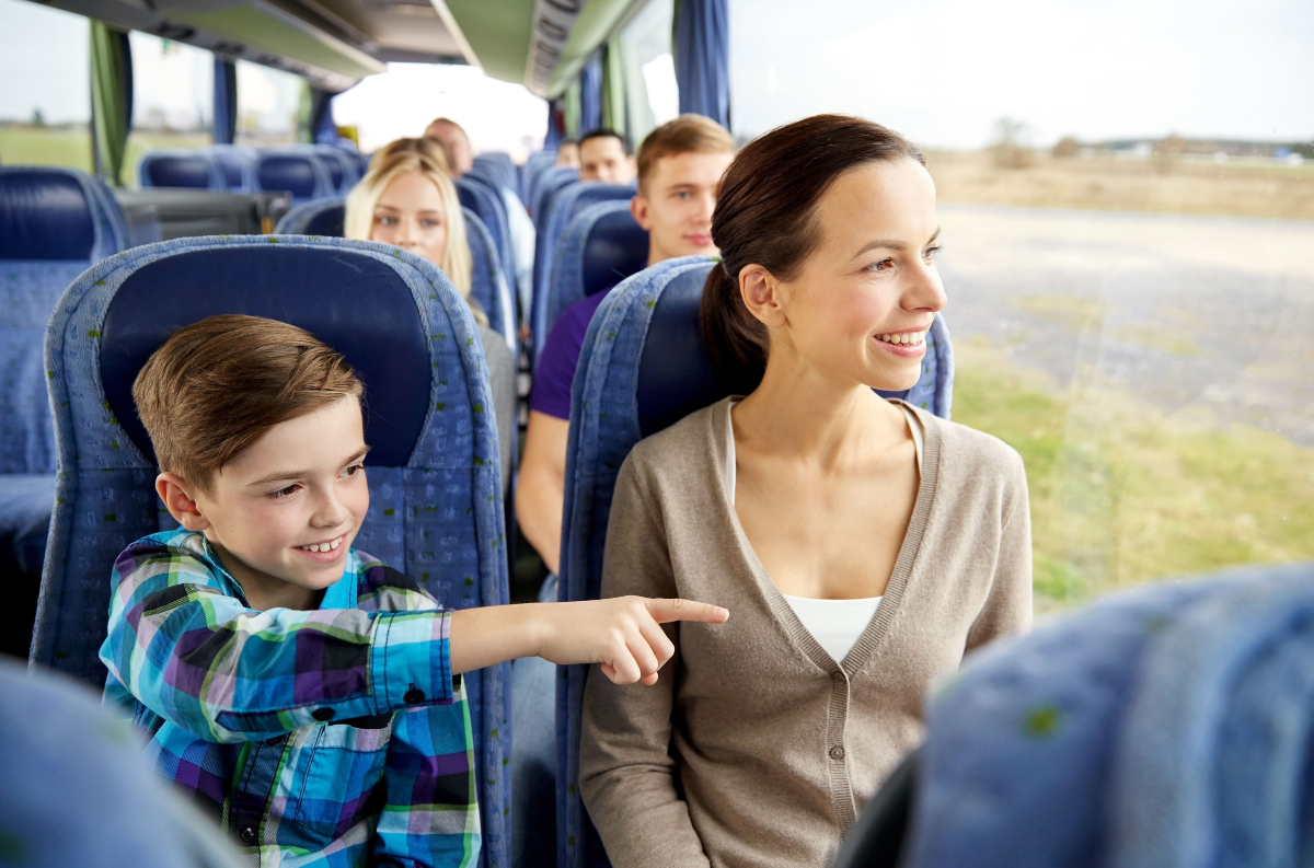 CuadraBus's tweet photo. 🚍✨ ¿Conoces nuestra guía para el viajero? Descubre desde cómo llevar tu bicicleta hasta las normas para que los más peques viajen solos sin preocupaciones.

Queremos que disfrutes de un viaje de 10 sin preocuparte de nada. ¡Viaja con nosotros! 

#Cuadrabus https://t.co/DWuePfYcu6