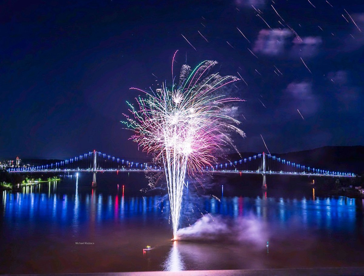 NYstateparks's tweet photo. Celebrating our veterans at Walkway Over the Hudson @WOTHSHP! Last week, the community turned out for music, entertainment, and a walk to the center of the bridge for a flag ceremony and fireworks. Night photos by Mike Mazzuca Photography. Day photo by Brian Bishop. https://t.co/OJ4LljoPIz