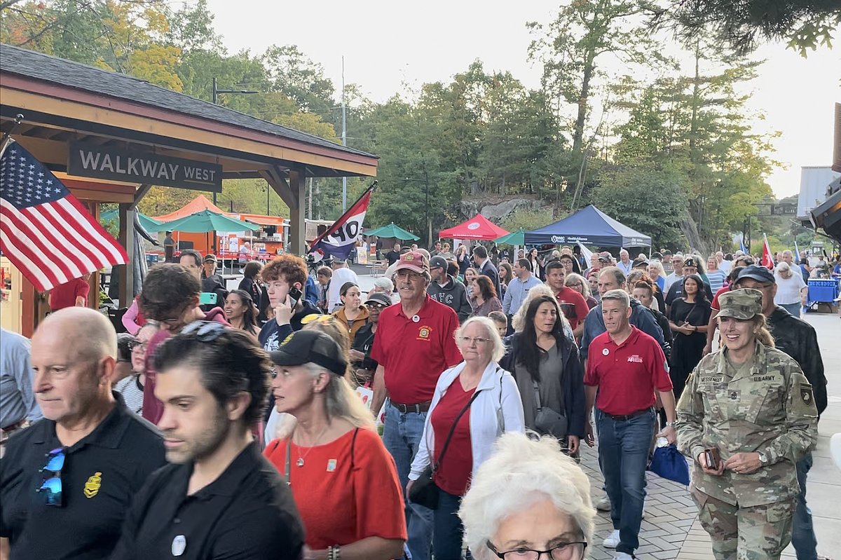 NYstateparks's tweet photo. Celebrating our veterans at Walkway Over the Hudson @WOTHSHP! Last week, the community turned out for music, entertainment, and a walk to the center of the bridge for a flag ceremony and fireworks. Night photos by Mike Mazzuca Photography. Day photo by Brian Bishop. https://t.co/OJ4LljoPIz