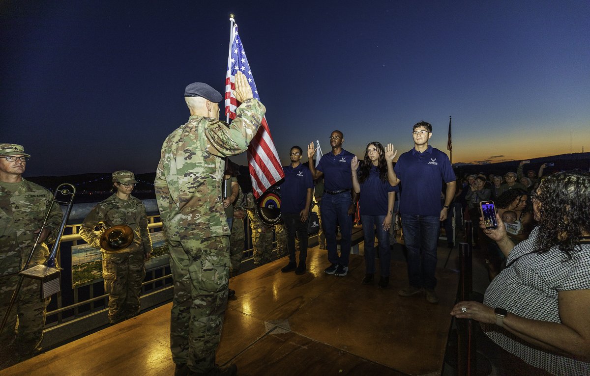 NYstateparks's tweet photo. Celebrating our veterans at Walkway Over the Hudson @WOTHSHP! Last week, the community turned out for music, entertainment, and a walk to the center of the bridge for a flag ceremony and fireworks. Night photos by Mike Mazzuca Photography. Day photo by Brian Bishop. https://t.co/OJ4LljoPIz