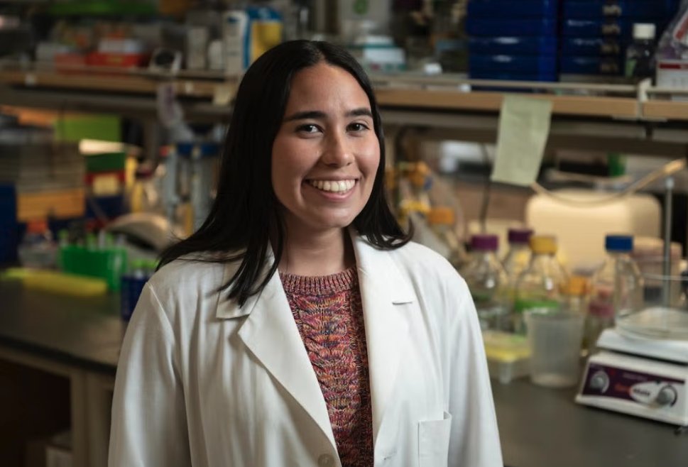 PittResearch's tweet photo. In Miguel Brieño-Enríquez's lab, undergraduate student Gretchen Rosado not only does real research but also gets to speak her native language, Spanish. In the lab, where minutiae and precision are crucial, speaking her native language matters. @BrienoAngel https://t.co/4BkerMCEsg https://t.co/W6YZjngB7b