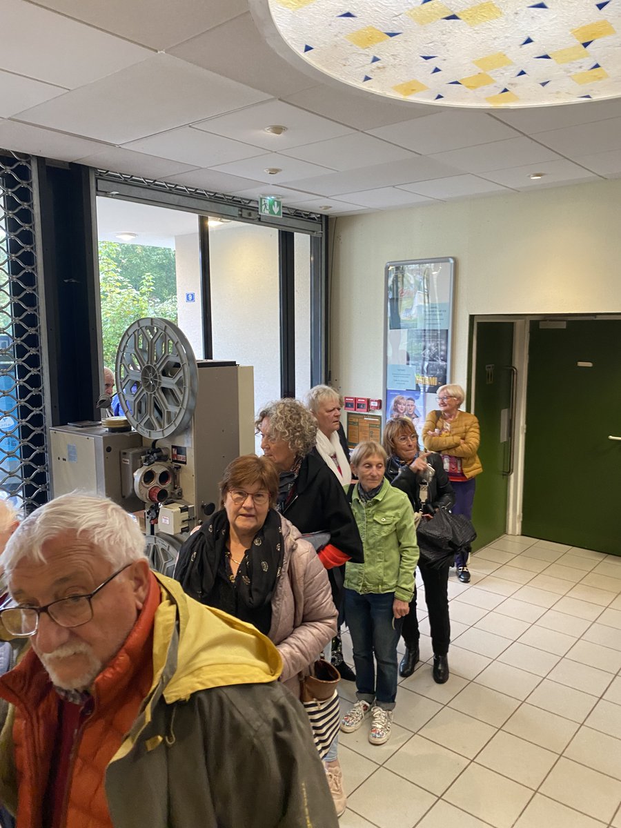 RioBorvo's tweet photo. Une super séance très remplie pour notre collaboration avec le CCAS de Bourbon-Lancy  ! 80 spectateurs se sont déplacés pour voir "À l'ancienne" de @StudiocanalFR et créer ensemble un moment communautaire. #SemaineBleue #bourbonlancy #bourbonlancytourisme #cinema https://t.co/PJRRtW3V5u