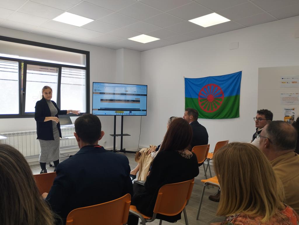 gitanos_org_CYL's tweet photo. ⏰Ya ha comenzado el acto de Clausura del Programa #AprenderTrabajando en #Burgos.
🟠¡No te pierdas nada!
@garantia_juv @FundlaCaixa @empleogob @gitanos_org
@jcyl #FondosEuropeos @empleojcyl https://t.co/juDbfw934I