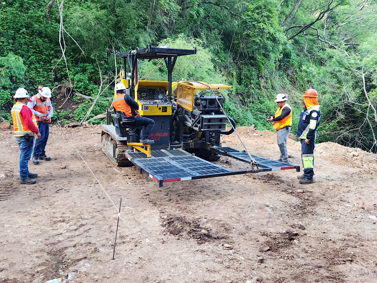 Setting the drill rig is a precise process. In order to make an accurate model, the measurements must be exact.

$HSTR $HSTR.v #Heliostar #AnaPaula #Gold #HSTR #HSTXF #Mexico #mexicomining #goldstocks #mining #goldmining #MiningNews #MiningUpdate #MiningIndustry #Miningstocks