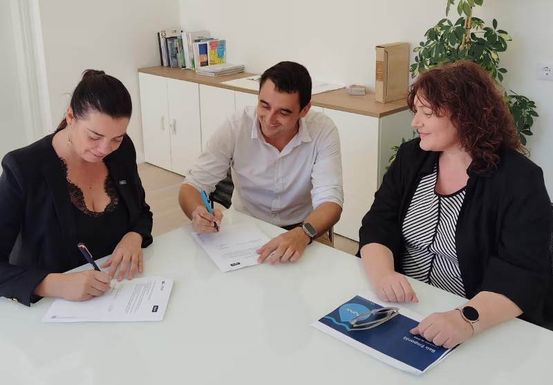 El <a href="/ccbaixemporda/">Consell Comarcal del Baix Empordà</a> signa un conveni amb <a href="/Agbar/">Agbar</a> per donar suport a famílies vulnerables: revistabaixemporda.cat/el-consell-com…