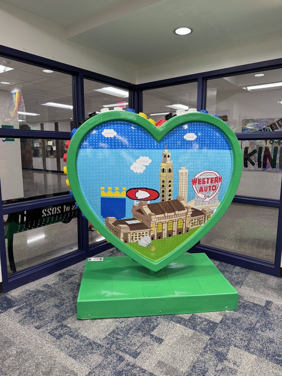 Leawood Elementary is the proud new home to this amazing KC Heart! 💙 Thanks to our generous donors for making this happen. We are so inspired by this artist, Campbell Dean, former LES student and current LMS student!
