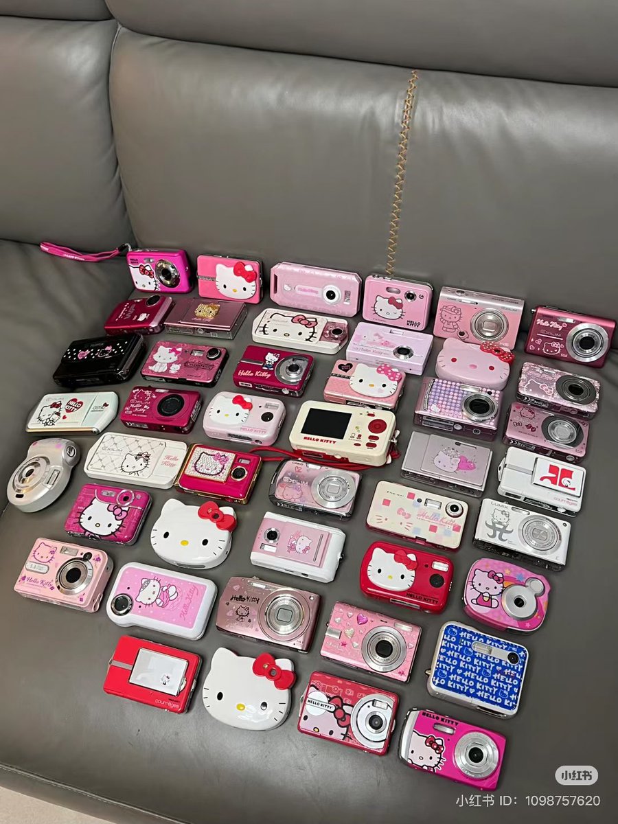 thepinkernet's tweet image. hello kitty phones &amp;amp; cameras 🎀🤍˖𓍢ִ໋