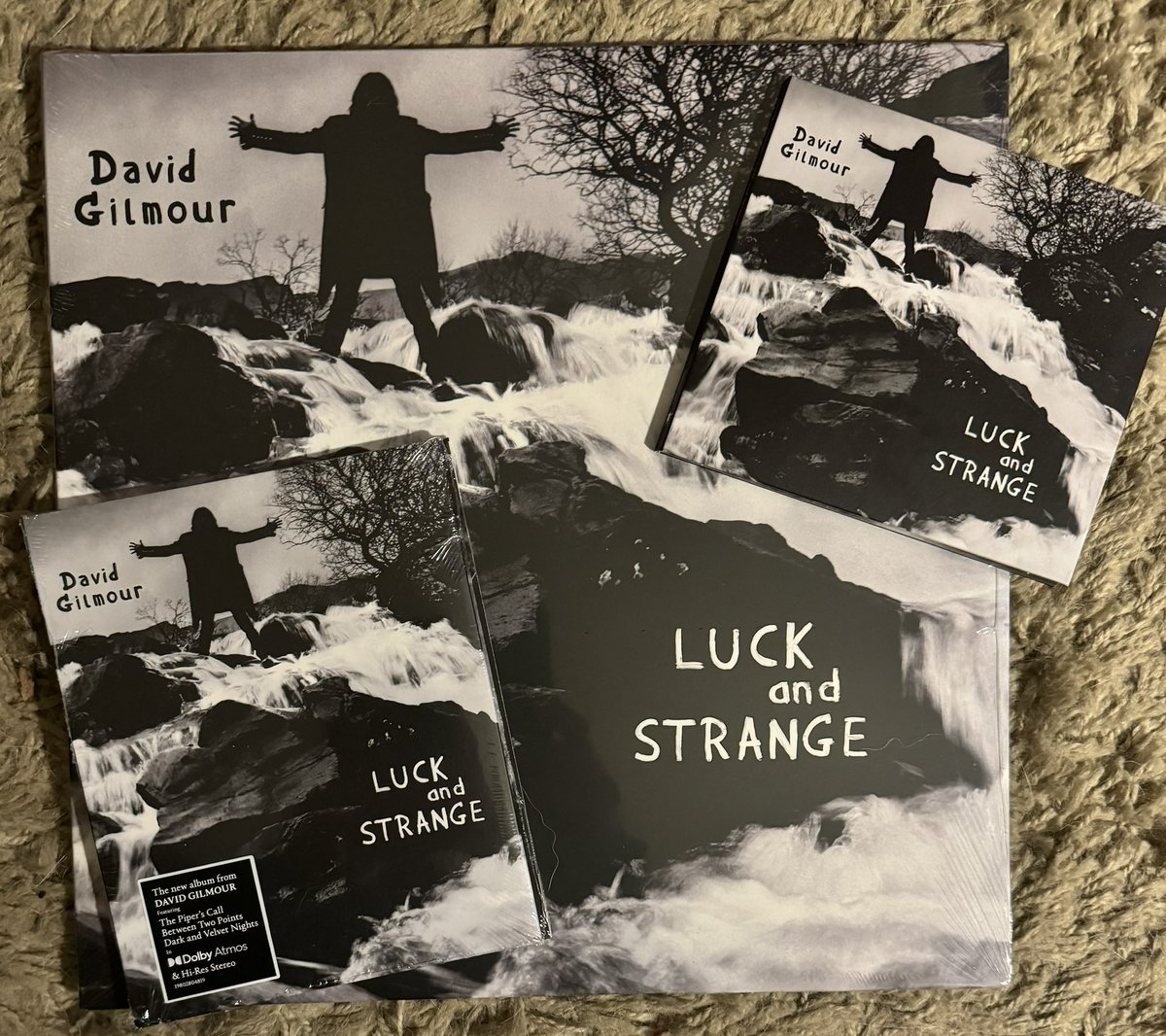 NoSauceAtAll's tweet photo. I might have gone bit overboard purchasing the @davidgilmour #LuckAnd Strange album:
HMV Orange vinyl
Store bottle glass vinyl
Beggars Banquet Opaque Silver & Sea Blue
Amazon exclusive cover
Store Black vinyl, CD and DVD and Deluxe LP Box (Ltd to 1000).
@GilmourTour @PollySamson https://t.co/N3RdDUubiO