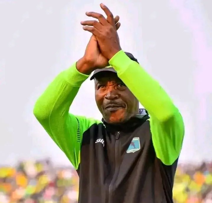 jenovicmbowa1's tweet image. 🛑| #RDC #VCLUB | « Raoul Shungu : « C’est ma dernière saison dans VCLUB ✍🏻

« Je pense que c’est ma dernière saison avec l’AS Vclub”, a révélé Raoul SHUNGU sur un média tanzanien (Wasafi Media ». Selon ce média, relayé par Totalement Actus, l'homme de 66 ans va aller terminer sa