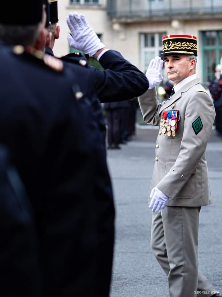 PompiersParis's tweet photo. [#PriseDeCommandement]

Aujourd'hui est un moment solennel pour la BSPP.

Le général de Cacqueray prend officiellement le commandement de la brigade de sapeurs-pompiers de Paris.

Revivez en images cette cérémonie marquante. 👇📸 https://t.co/b7bijxte22