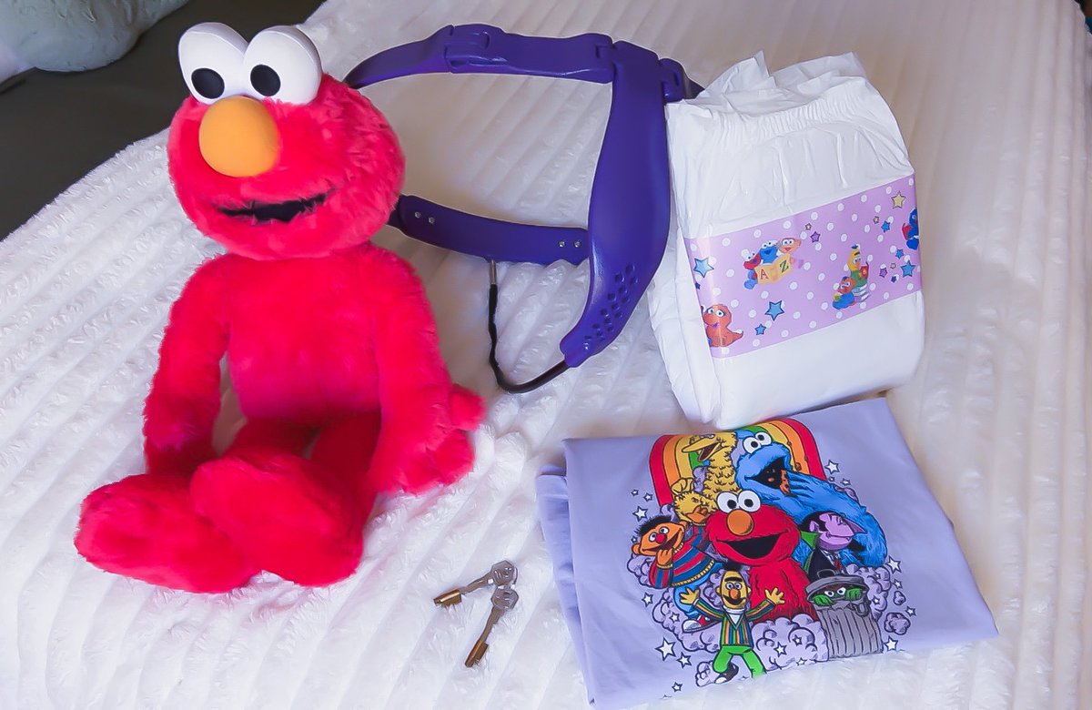 Happy Locktober! My post-shower fit is waiting for me… Belt by <a href="/FluxChastity/">Flux Designs</a>