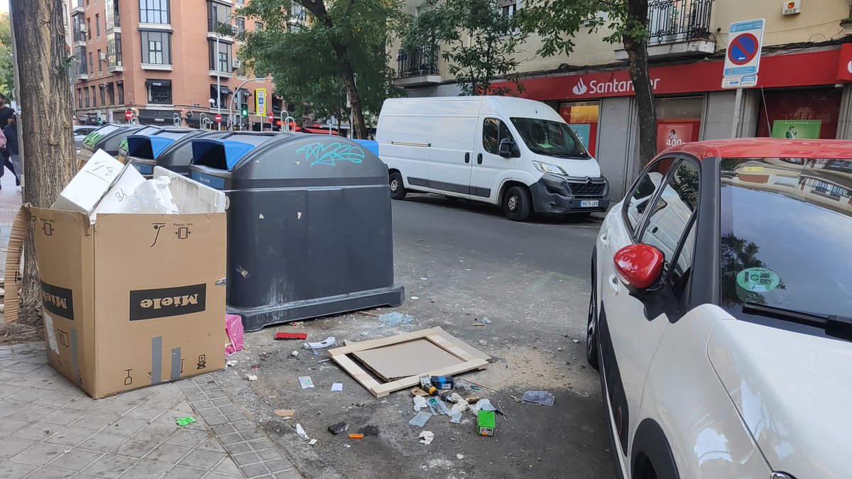 hangyulp's tweet photo. @Lineamadrid una vez más, García de Paredes con Santa Engracia. https://t.co/blKa5ONxfx
