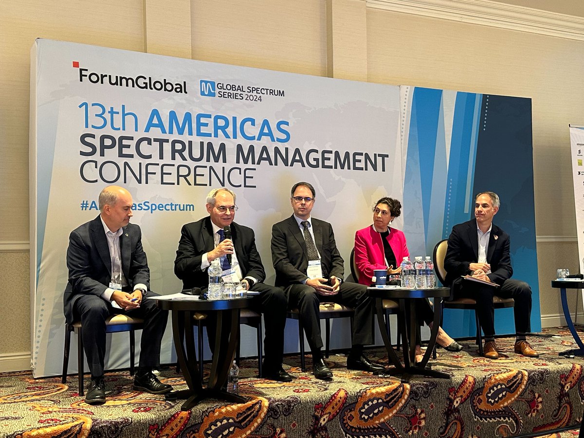 Global_Spectrum's tweet image. Next at #AmericasSpectrum, Session 3 on "A spectrum strategy to ensure global leadership". Experts explored balancing the need to meet national targets with the need for international coordination.   🎤 Representatives from @FCC, @TMobilePolicy, @ericsson and @AnatelGovBR