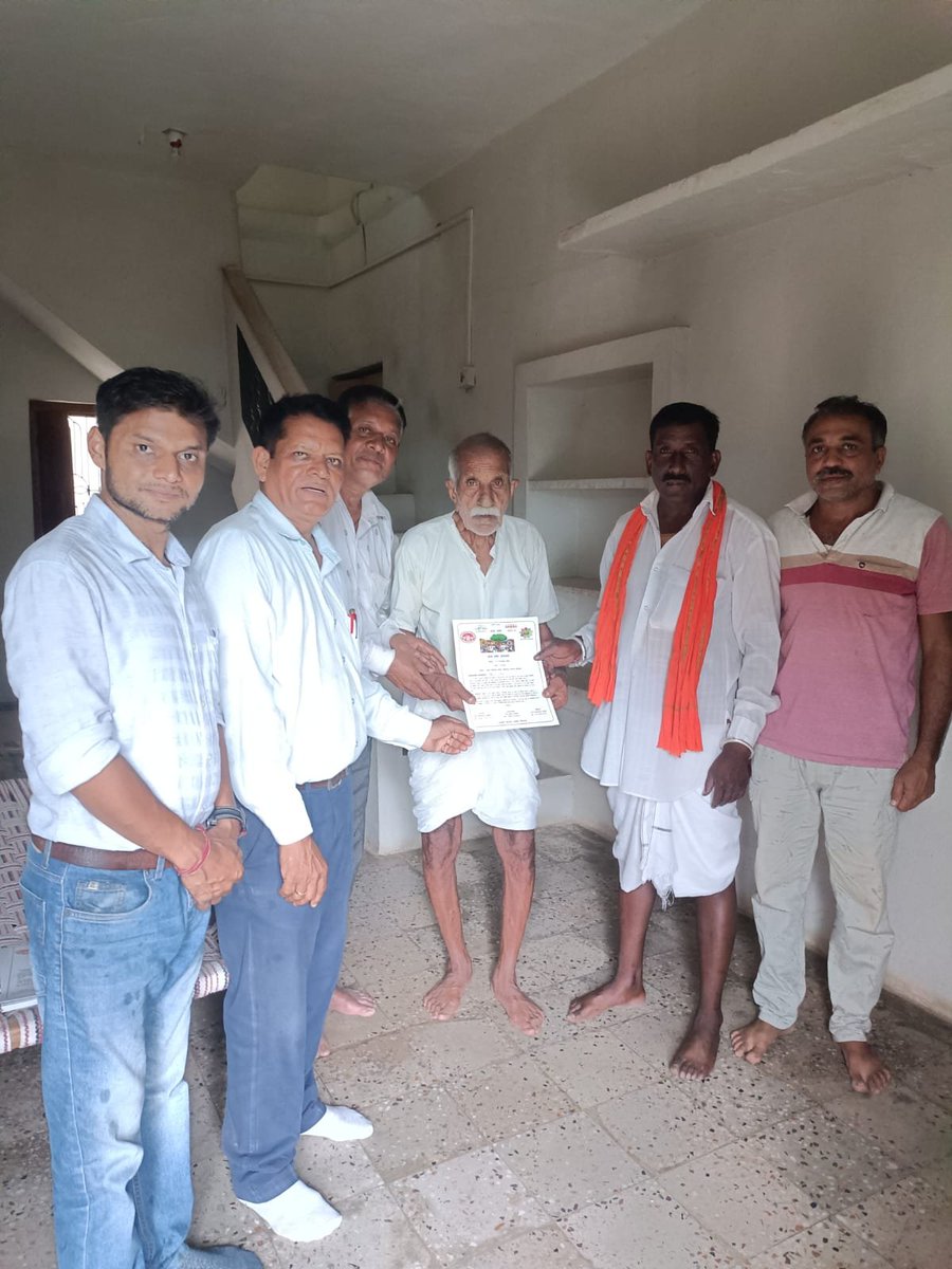 आज अंतरराष्ट्रीय वृद्धजन दिवस है और #PCMGPCs के #YoungFellows ने 75 वर्ष या उससे अधिक उम्र के वरिष्ठ नागरिकों को ग्राम सभाओं में भाग लेने के लिए आमंत्रित किया। हमारे गणतंत्र के पचहत्तरवें वर्ष में सबका साथ सबका विकास के साथ ग्राम स्वराज की ओर बढ़ते हुए, आपका अनुभव महत्वपूर्ण हैं।