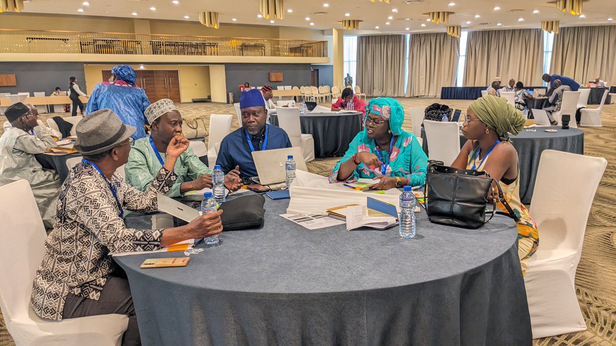 Assan Atha Landry (@assanatha) on Twitter photo Qu'est-ce qui marche ? Qu'est ce qui marche moins? Les participants de l'atelier Régional de la société civile du <a href="/POuagaPF/">Partenariat de Ouaga</a> en travaux de groupe Qu'est-ce qui marche ? Qu'est ce qui marche moins? Les participants de l'atelier Régional de la société civile du <a href="/POuagaPF/">Partenariat de Ouaga</a> en travaux de groupe