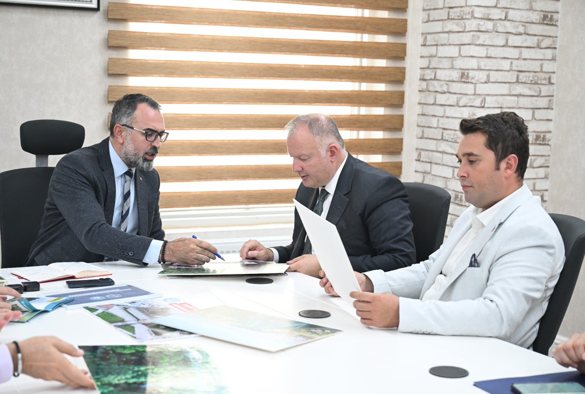 BursaTSO's tweet photo. 🟧 BTSO Yönetim Kurulu Üyemiz Erol Kılıç, Turizm Konseyi Başkanımız Hasan Eker, Turizm ve Seyahat Acenteleri Meslek Komitesi Başkan Yardımcımız Gülşen Erice ve Komite Üyemiz Engin Balta, Kestel Belediye Başkanı Ferhat Erol’u ziyaret etti.

🟧 Toplantıda Kestel’in doğal ve kültürel zenginliklerinin tanıtılması ve turizm potansiyelinin değerlendirilmesi amacıyla yürütülen çalışmalar ile kurumlar arası işbirliği imkanları görüşüldü.

@KestelBelediye @FerhatErol79