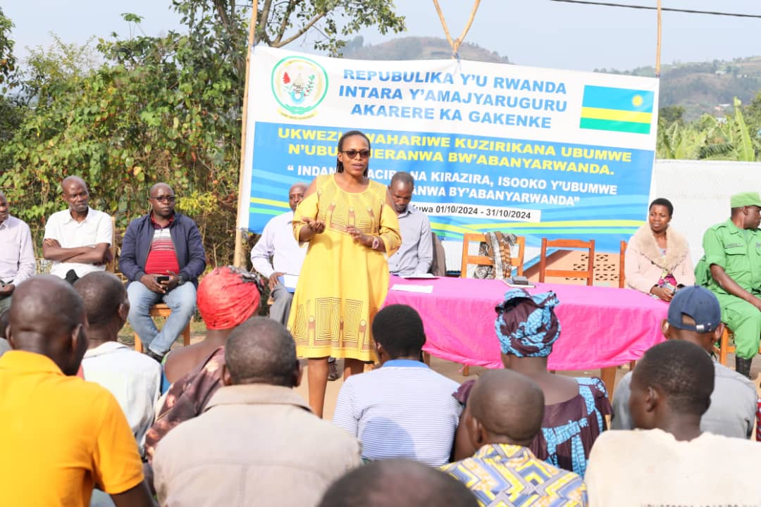 GakenkeDistrict's tweet photo. Uku kwezi gufite insanganyamatsiko igira iti "Indangagaciro na Kirazira, isooko y'Ubumwe n'Ubudaheranwa by'Abanyarwanda". Abaturage bibukijwe kwirinda amacakubiri, ingengabitekerezo ya Jenoside, kwimakaza ubumwe no kuzirikana ko Ubumwe bw'Abanyarwanda arizo mbaraga zabo. https://t.co/qmGODZZxXQ