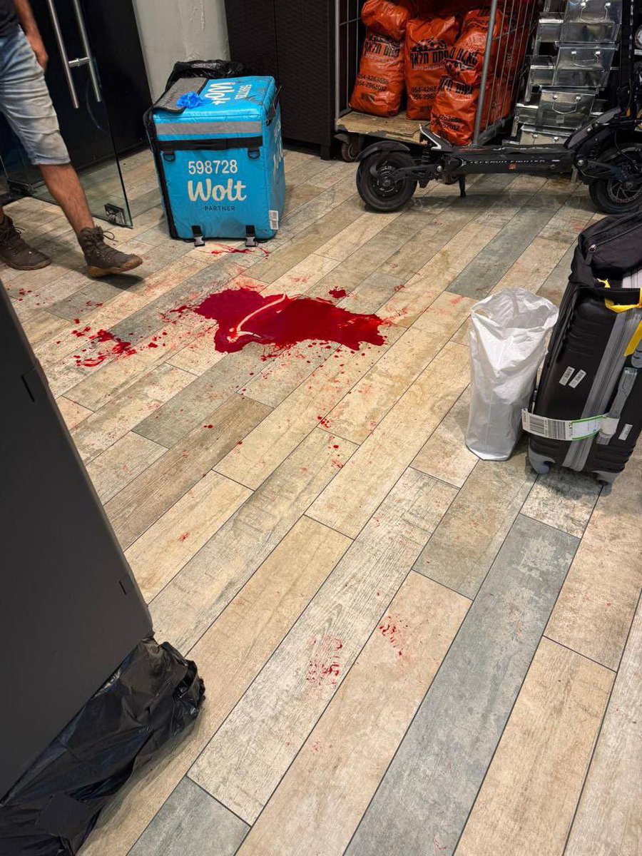 PaleProdigy's tweet image. 🚨 Tel Aviv shooting leaves over 25 Israelis killed.

Reports say gunmen had automatic weapons and are still at large. #Israel