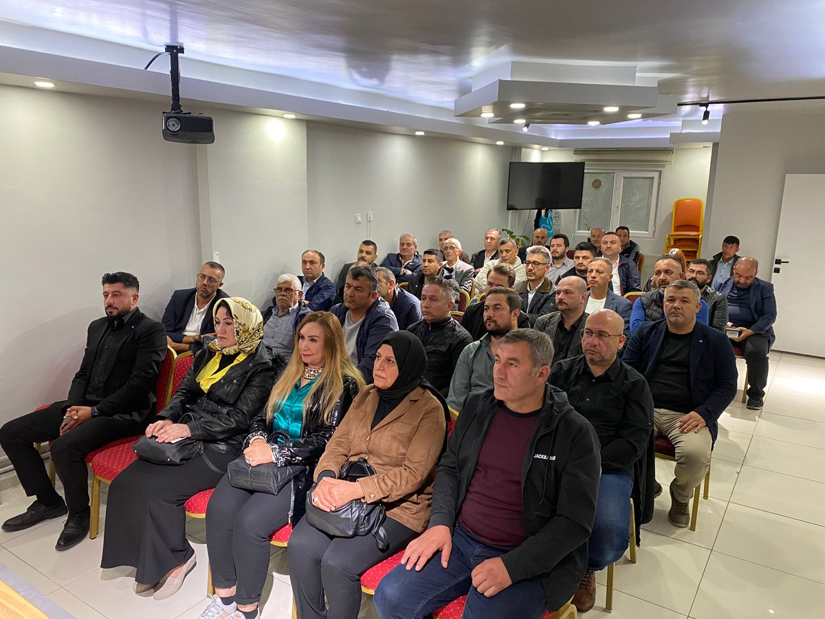 AkOdunpazari_'s tweet photo. 📍AK Parti Odunpazarı İlçe Başkanlığı

İlçe Başkanımız Sn @EnginVural26 başkanlığında haftalık olağan Yönetim Kurulu toplantısı gerçekleştirildi. https://t.co/eihSd5Qmbd