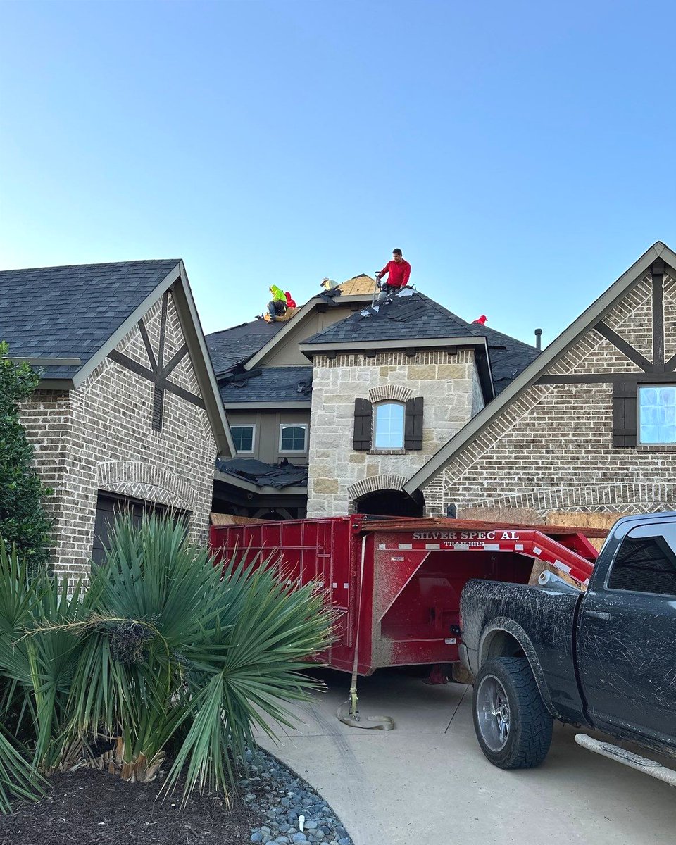 MDRoofingPros's tweet photo. 🍂 With fall approaching summer on the way out, it's time to give your roof the attention it deserves! We love serving the people of Frisco and surrounding communities. Give the Roof Doctor a call! 🛠️🏠 #FallReady #MDRoofingPros #FriscoTX #LocalBusiness #Roofing #HomeRepairs https://t.co/xo73emXU7w