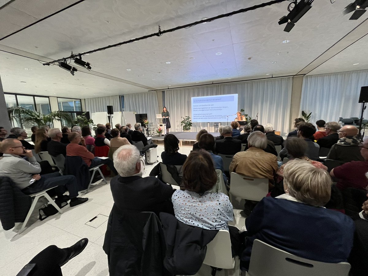 Full House bei der Antrittsvorlesung von Christine Abbt „Demokratische Freiheit und Verwandlung“ in St. Gallen