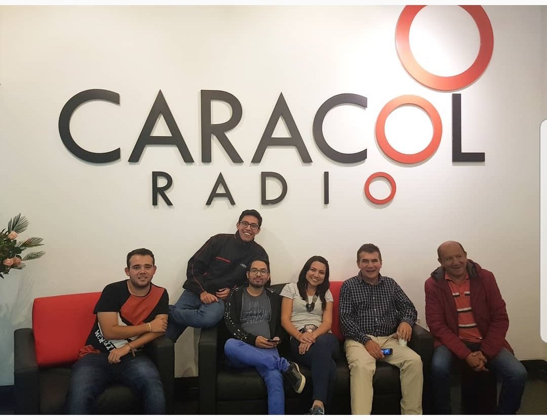 jaguirrer97's tweet photo. En el @AlargueCaracol inicié mi vida laboral, disfruté cada momento compartiendo con excelentes profesionales de los cuales aprendí demasiado. 

Gracias por todo y por haber estado siempre en vivo. 
@JulianCaperaB @pilarvelasquezv @Omitar69 @diegonoticia @stevenarce https://t.co/GGWTEZo08s