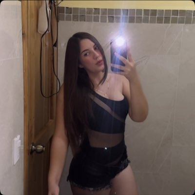 AdamaryKelly tweet picture