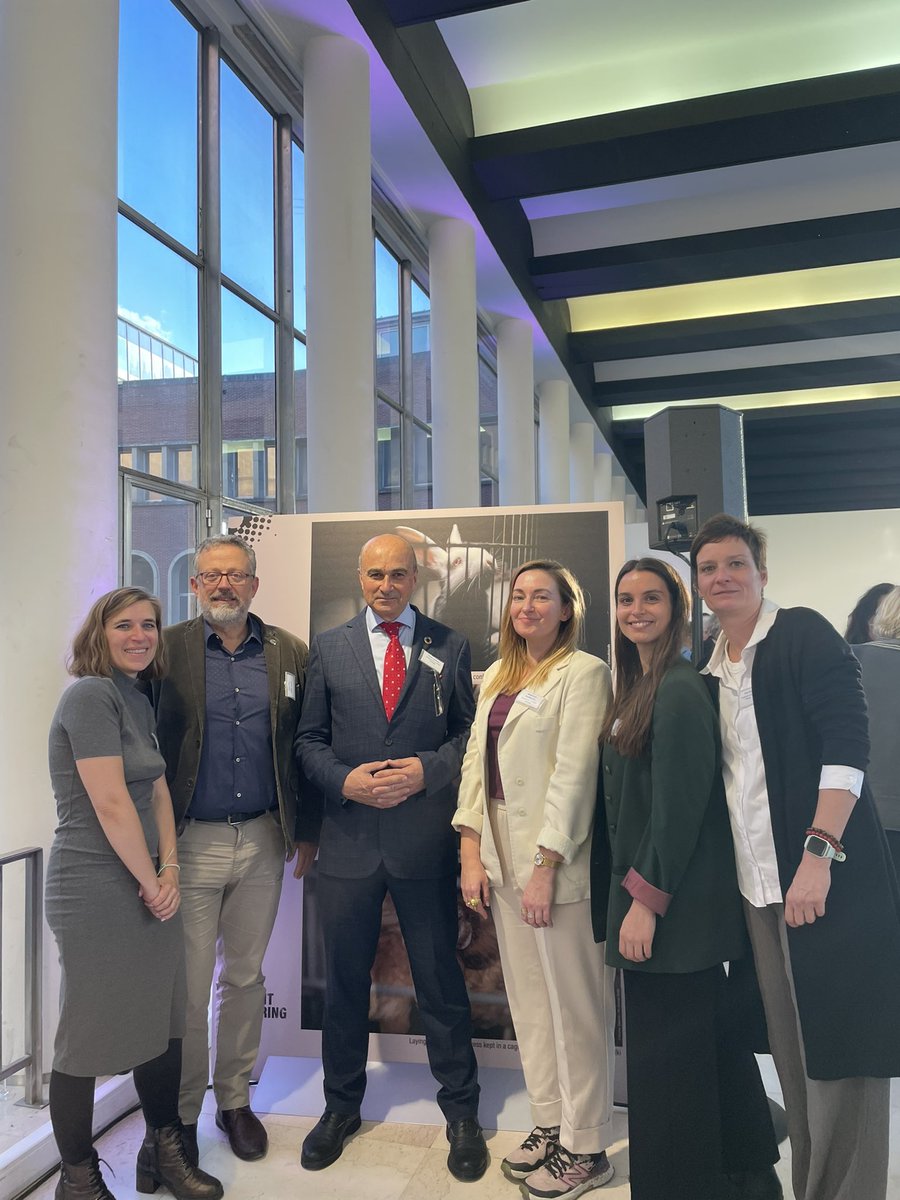 Team Compassion, working to #EndtheCageAge 💚
<a href="/philip_ciwf/">Philip Lymbery</a> <a href="/MalgoSzadkowska/">Małgorzata Szadkowska</a> <a href="/yvanoe75/">Yvan Savy</a> <a href="/CIWF_FR/">CIWF France</a>