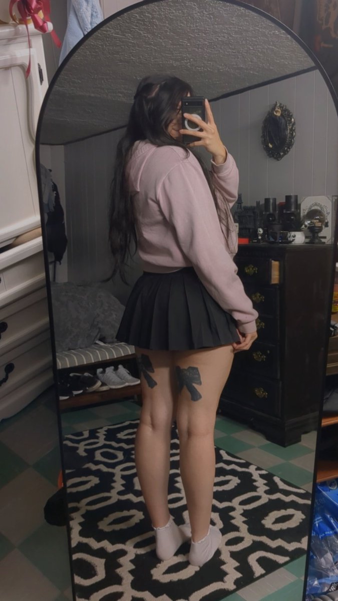 friivee's tweet photo. Cute skirts and hoodies 🩷🎀✨💖 https://t.co/a5ORT3gwzx