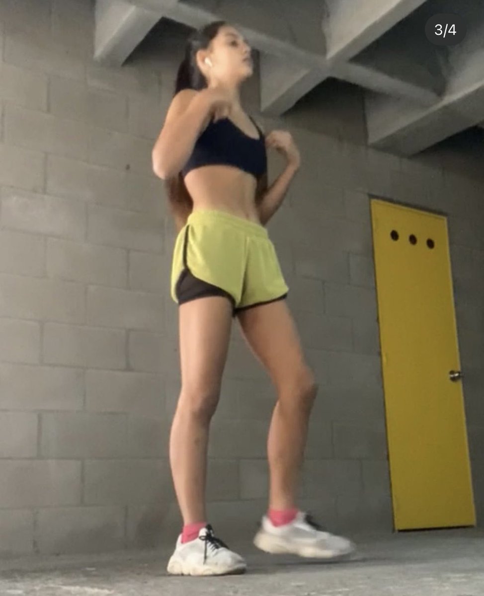 Mishellcar18's tweet image. Estaba parada en las ganas de vivir 🥹 
Pero ya estoy yummy yummy