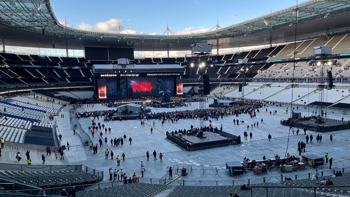 Coucou <a href="/DecathlonArena/">Decathlon Arena - Stade Pierre Mauroy</a> , je constate que la gestion des PSH est BIEN MEILLEURE au <a href="/StadeFrance/">Stade de France</a> . File séparée, aucun dénigrement de la part de la sécurité, aucune bataille entre les files. Faudra revoir ça pour que je daigne remettre les pieds chez vous ¯\_(ツ)_/¯ #mylenefarmer