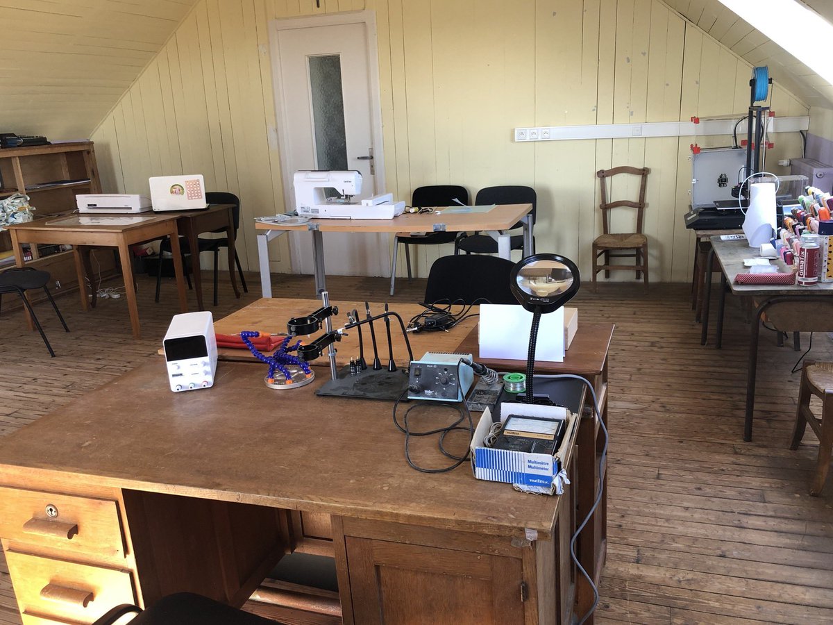 L'Atelier Partagé investit l'école des Sœurs 😊 Nous vous y retrouverons dès mardi prochain, de 16h30 à 18h ! Tout le matériel de l'atelier sera à votre disposition : brodeuse, découpeuse à papier, imprimante 3D, scanner 3D,  matériel d'électronique…