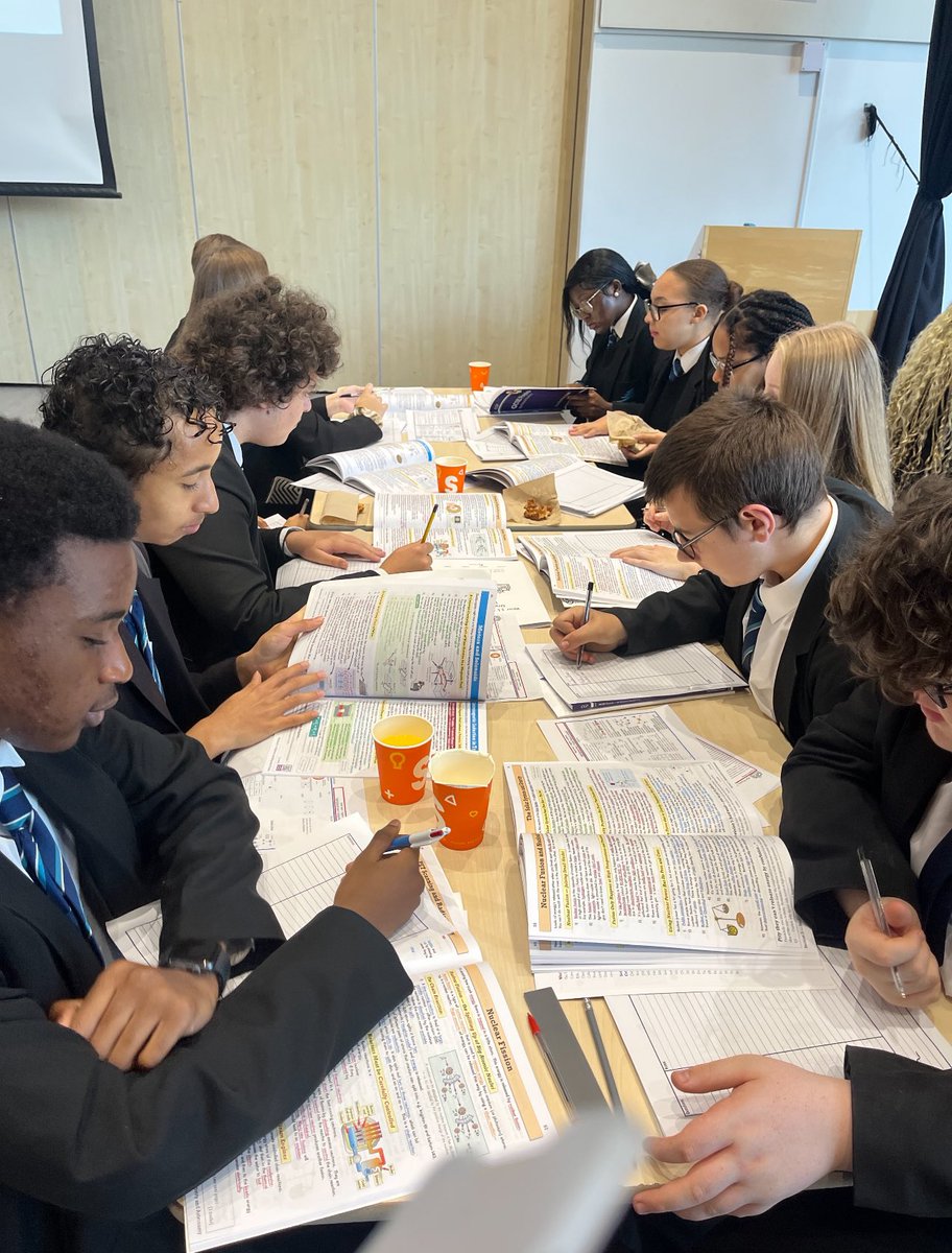 StAnnesAcademy's tweet photo. Another great Year 11 Study Culture session led by Ms Hodgkins focussing on ‘Cornell note taking’. All students were 100% focussed! Great to see … keep up the good work Year 11!
#cornellnotes #bestfromeveryone #bestforeveryone #studyculture https://t.co/zbG9QOdMmv