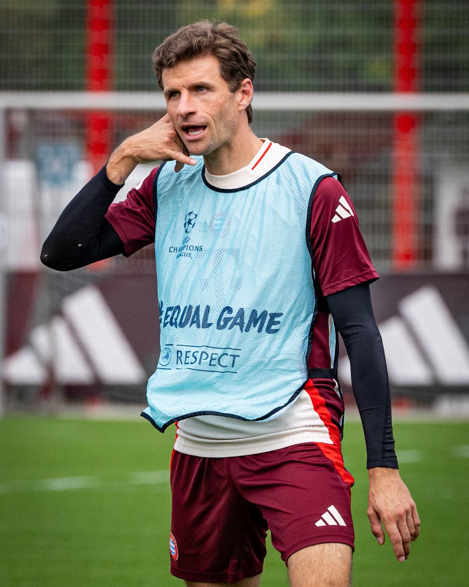 FCBayernEN's tweet photo. 𝑪𝒉𝒂𝒎𝒑𝒊𝒐𝒏𝒔 𝑳𝒆𝒂𝒈𝒖𝒆 𝒄𝒂𝒍𝒍𝒊𝒏𝒈. 📞 

#FCBayern #MiaSanMia | 🔜 #AVLFCB #UCL https://t.co/H3psr9lMSn