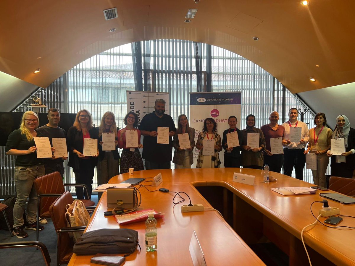 Osmangazi_MEM's tweet photo. Eco-Maker projemizin 2. ulus ötesi toplantısı İspanya, Ferrol Coruna Üniversitesi ev sahipliğinde gerçekleştirildi.Pınar Ünal Akpınar ve Proje danışmanı BTÜ Dr.Oya Güler katıldı.
#steam
#maker 
#elearning
 @MetinSEZER_16
 @ulusalajans
 @denopses
 @akpinarpinarunal
 @ecomaker2024 https://t.co/v2KvLqoVLY