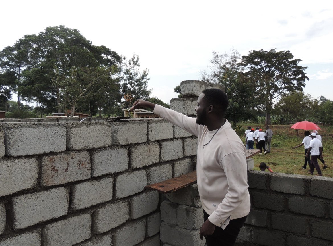 NasasiraManzi's tweet photo. Recently, I visited Naigobya Primary School in Jinja with the @Rctkyadondo to support our mother club, the @RKyadondo, in building a new classroom block.

Proud to be part of this initiative to enhance educational infrastructure and empower future generations!

#Rotaract #Rotary https://t.co/sKGoVciWTW