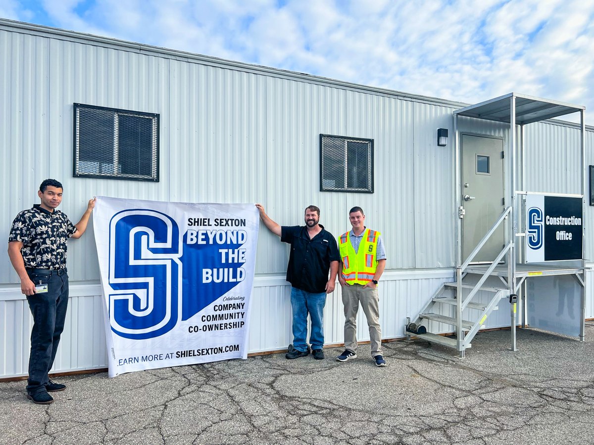ShielSextonCo's tweet photo. Waving our ESOP banners proudly at @IPSSchools Northwest Middle School!
#BeyondtheBuild2024 #BTB2024 #WeOwnIt #ExpectMore https://t.co/EJXF1pfK5Q