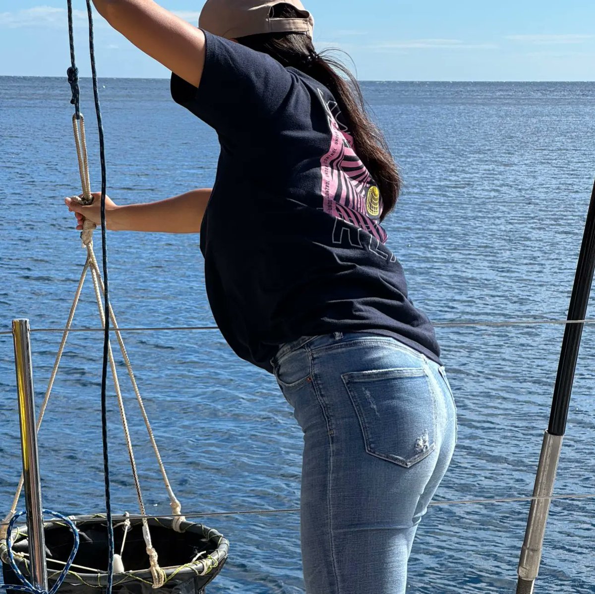 Empieza el curso! La semana pasada realizamos la 1a de las salidas #Ecología de #CCMAR de la <a href="/ua_universidad/">Universidad de Alicante UA</a> en la costa de #Dénia y #Jávea. A bordo de @mundomarino_catamaranes, los alumnos aprendieron el manejo de: redes, #CTD, #sonarbarridolateral, #botellaniskin, etc.