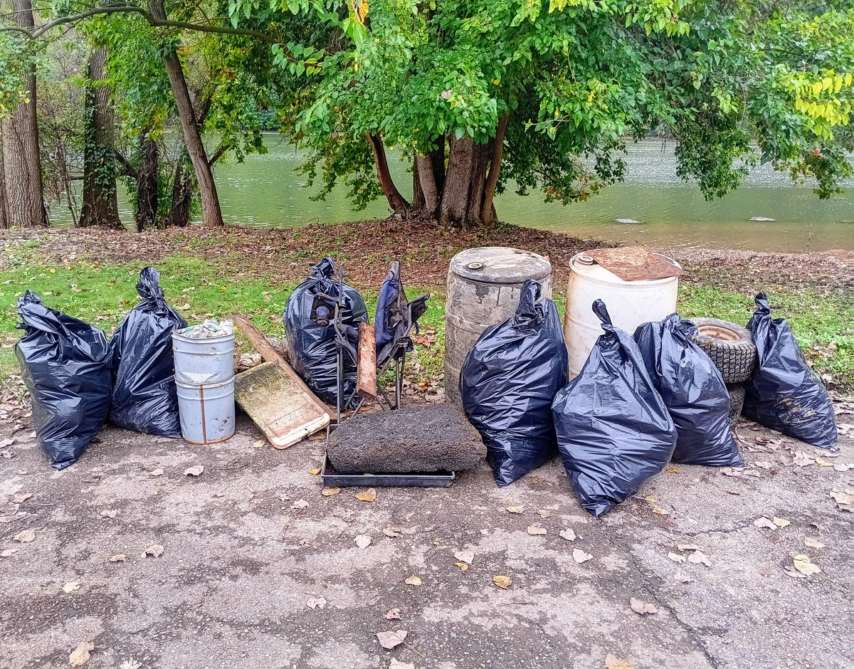 TommyPicsUpTrash tweet media