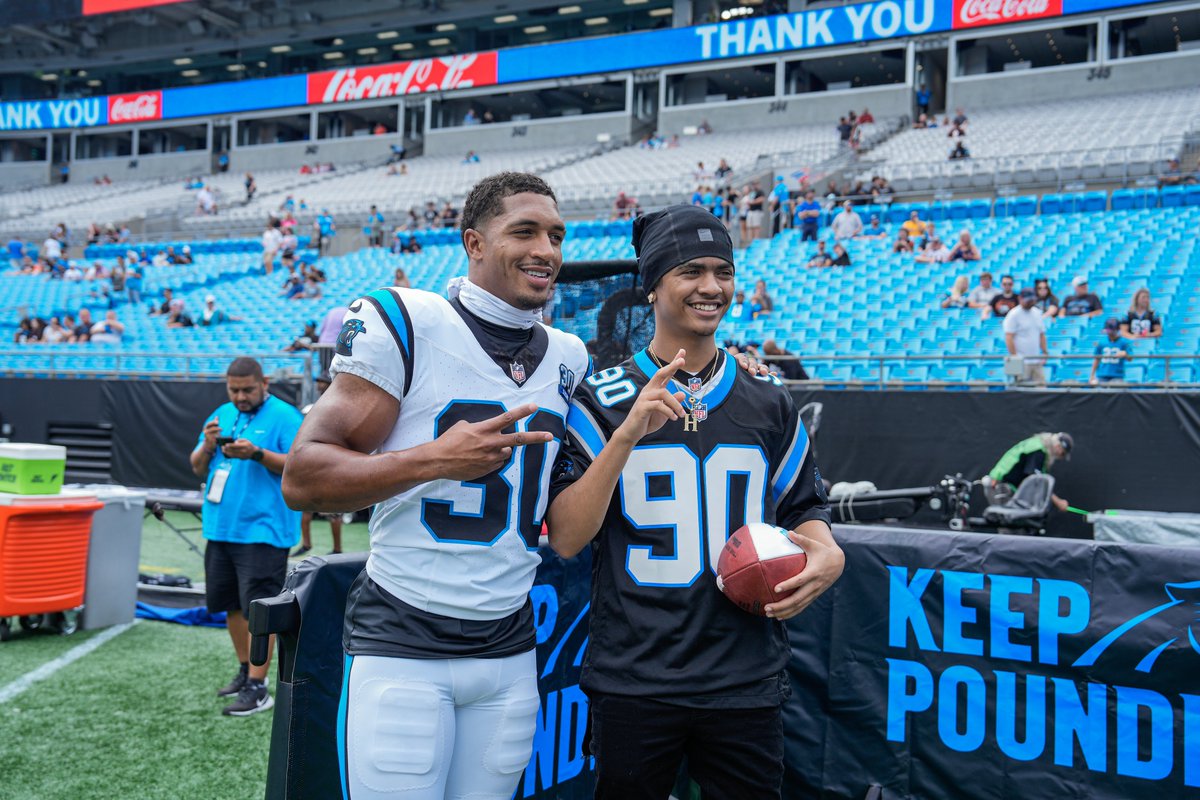 We welcomed De'Drick as our Week 4 Keep Pounding Kid! 🏈

De'Drick has embodied they #KeepPounding mantra as he has faced multiple brain surgeries at <a href="/LevineChildrens/">Levine Children’s</a> &amp; <a href="/AtriumHealth/">Atrium Health</a> 💙

Football has been a big part of his life &amp; we were so lucky to share the day with him✨