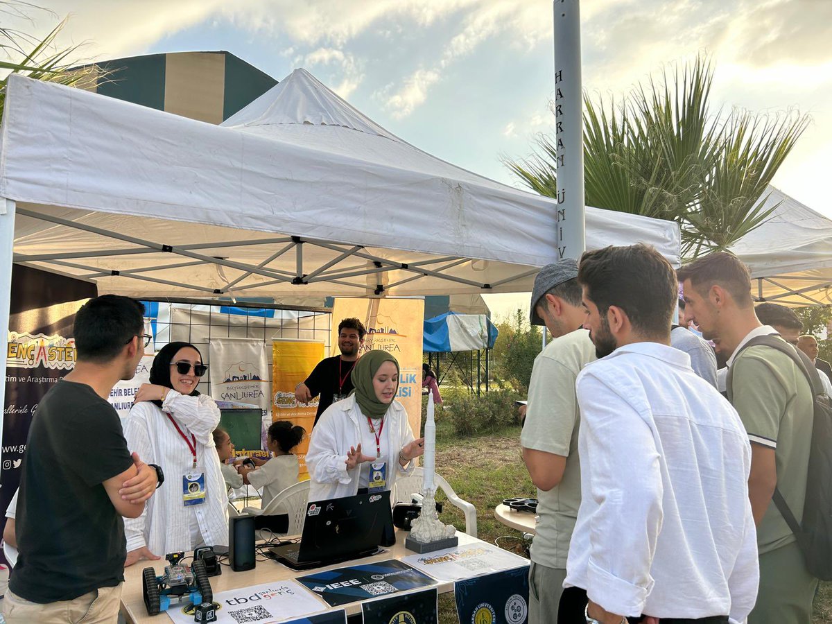 Gençlik Meclisi Harran Üniversitesi’nde!

Harran Üniversitesi’nde bugün başlayan oryantasyon programında Gençlik Meclisi olarak yer almanın mutluluğunu yaşıyoruz. 

Üniversitemizde kuracağımız Gençlik Meclisi Temsilciliği ile üniversiteli gençlerimizin kent yönetiminde aktif rol