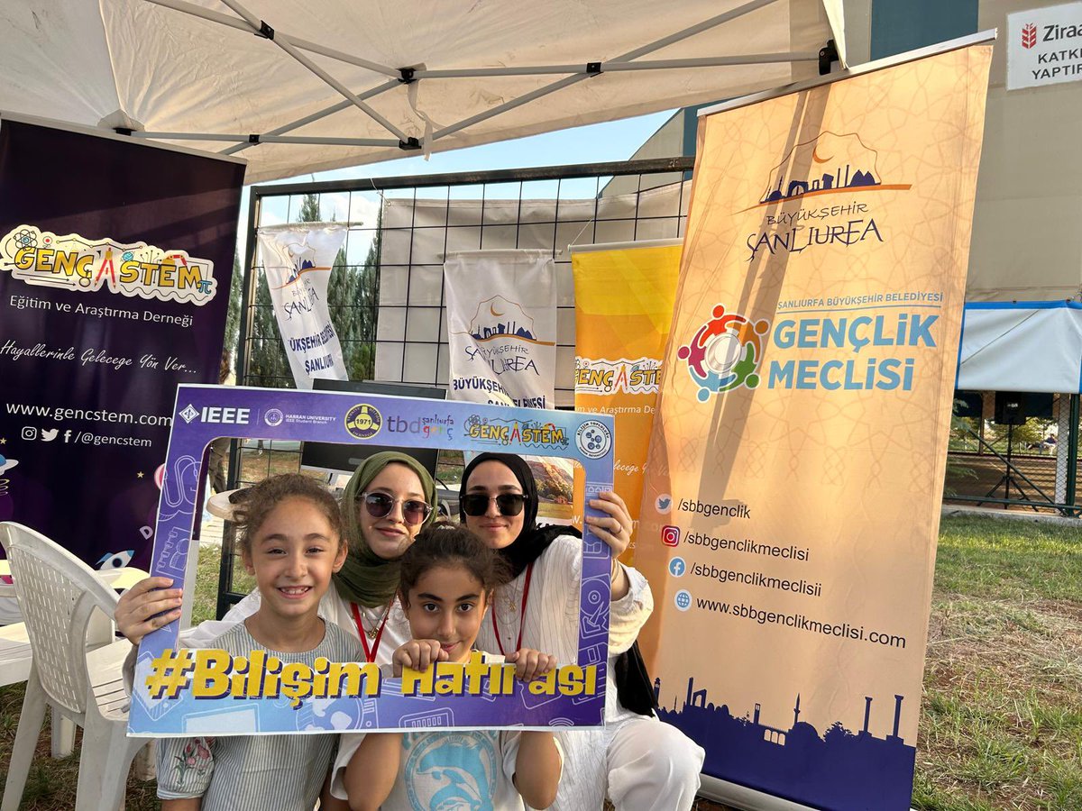 sbgenclikmeclis's tweet photo. Gençlik Meclisi Harran Üniversitesi’nde!

Harran Üniversitesi’nde bugün başlayan oryantasyon programında Gençlik Meclisi olarak yer almanın mutluluğunu yaşıyoruz. 

Üniversitemizde kuracağımız Gençlik Meclisi Temsilciliği ile üniversiteli gençlerimizin kent yönetiminde aktif rol almasını sağlıyoruz. Gençlerin sesini duyurmak, düşüncelerini hayata geçirmek ve gençliğin enerjisini kentimize yansıtmak için buradayız.

Gençlik Meclisi, gençlerin olduğu her yerde!
@HarranBilisimT