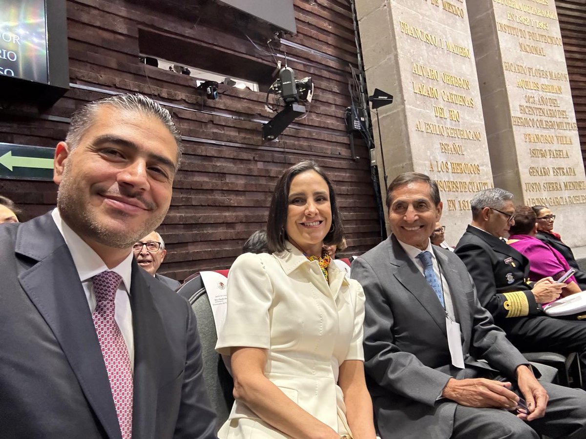 LuzElena_GE's tweet photo. Con mucha emoción, acompañamos en el Congreso a la Dra. @Claudiashein en su #TomaDeProtesta como Presidenta de México. Es un día histórico para nuestra nación.

#ClaudiaPrimeraPresidenta https://t.co/I95Ri5Ydud