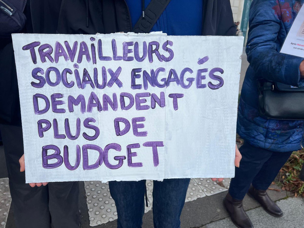 Mon soutien aujourd’hui aux manifestants qui à juste titre revendiquent : 

🔴 l’augmentation des salaires 
🔴l’abrogation de la réforme des retraites 
🔴 le renforcement des services publics 

#Greve1erOctobre